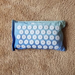 Yogawakeup Acupuncture Pillow + 3 Month App Subscription
